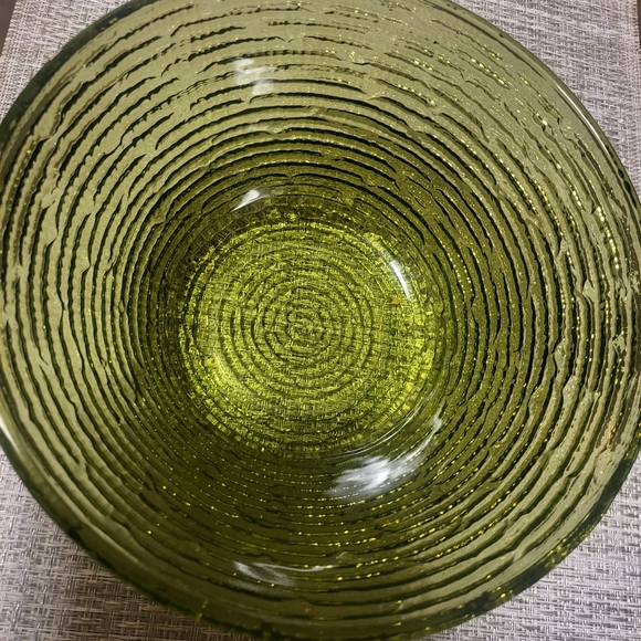 Vtg Anchor Hocking 8" Green Glass Bowl - Picture 4 of 4